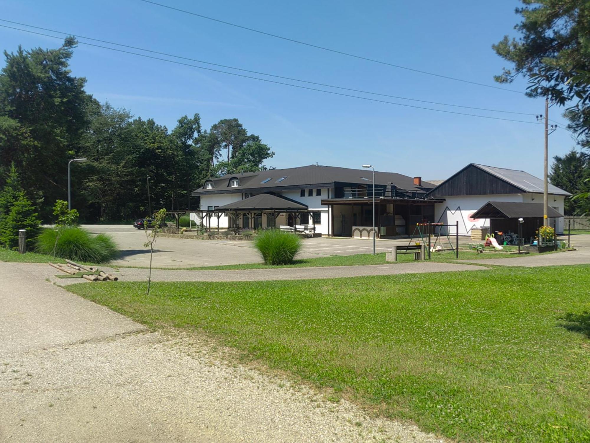 Wow Sleeping Bed & Breakfast Miklavz na Dravskem Polju Exterior photo